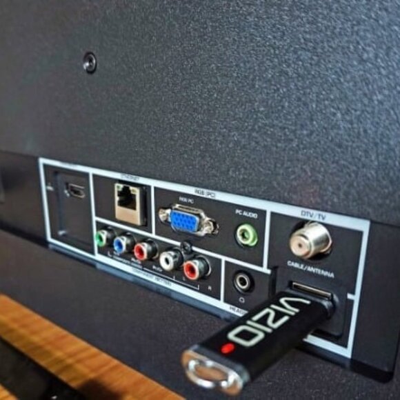 Vizio E241i-A1 is a 24-inch LCD HDTV with a native resolution of 1920x1080 - Picture 4 of 9